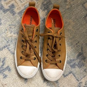 Boys Converse All Stars Leather size 4.5
